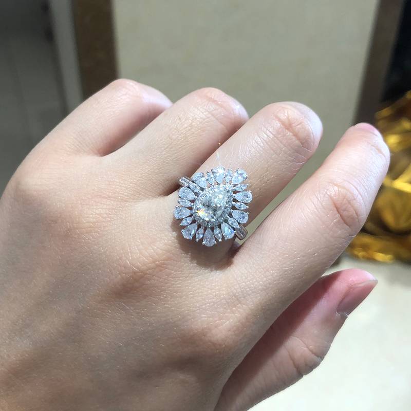 奢华风梨形女戒S925银镀白金定制选款主石莫桑钻1.0ct/副石高碳钻
